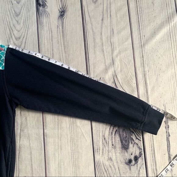 Simply Southern Pullover Mermaid Scale Size Small - Picture 8 of 12